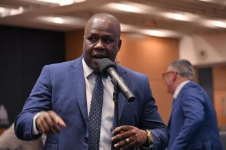 Deputado Carlinhos BNH, autor do projeto de lei que tramita na Alerj, argumenta que obrigatoriedade agilizará investigações criminais
