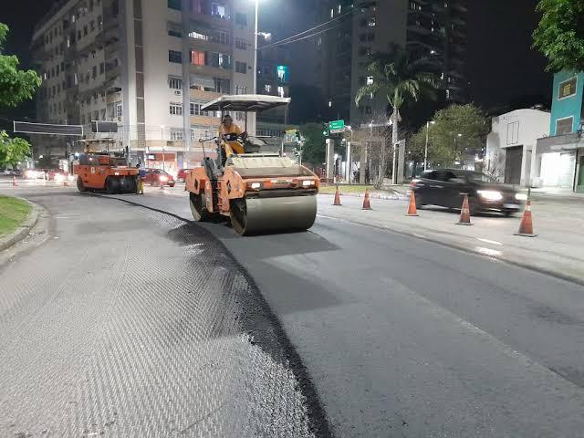 O programa Asfalto Liso sofreu o maior corte da Secretaria de Conservação, passando de R$ 483,6 milhões em 2024 para R$ 0,00 em 2025