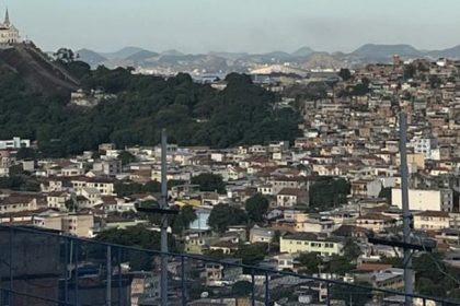 Agora é oficial: Paes cria o Reviver Zona Norte; e prevê construção de 14 mil unidades residenciais, reurbanização de ruas e praças 68 Reviver Zona Norte: prefeito Eduardo Paes publica o decreto que oficializa projeto de recuperação da região mais abandonada da cidade