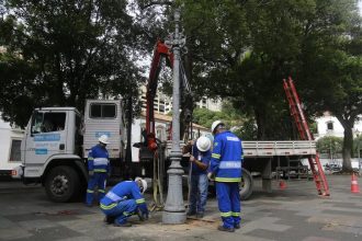 RioLuz em ação nas ruas: segundo o projeto de Lei Orçamentária Anual (PLOA) da prefeitura para 2026, a arrecadação da Cosip deve passar de R$ 477,9 milhões em 2025 para R$ 1,39 bilhão em 2026