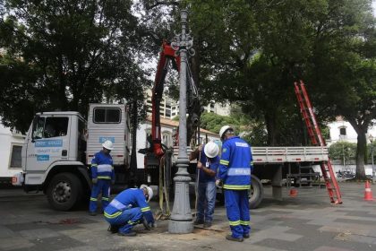 RioLuz em ação nas ruas: segundo o projeto de Lei Orçamentária Anual (PLOA) da prefeitura para 2026, a arrecadação da Cosip deve passar de R$ 477,9 milhões em 2025 para R$ 1,39 bilhão em 2026