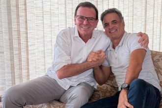 Matando as saudades do ninho: prefeito Eduardo Paes visitou o deputado por Minas Gerais, Aécio Neves