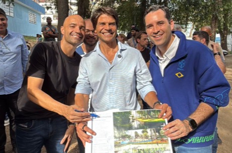 Márcio Ribeiro, Pedro Paulo e Eduardo Cavaliere, com o projeto de revitalização do Parque Recanto do Trovador, em Vila Isabel: obras começam em 2026