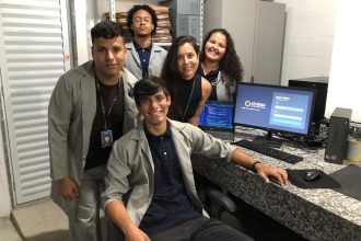 Jovens premiados por criar plataforma de gestão de cemitérios