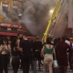 Por causa do incêndio, a Avenida Gomes Freire foi interditada para o trabalho dos bombeiros.
