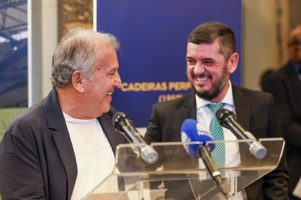 De Quintino para a Praça Quinze: Zico ganha homenagens e vê exposição sobre o Maracanã na Assembleia Legislativa