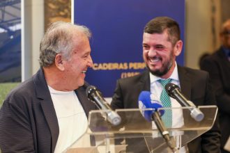 A resenha de Zico e Bacellar, na homenagem ao Galinho de Quintino no Palácio Tiradentes: lembranças de uma outra era na vida dos dois