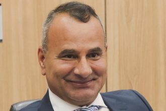 A 9ª Câmara de Direito Público do Tribunal de Justiça do Rio negou o recurso do ex-prefeito de Belford Roxo, Wagner Carneiro, o Waguinho e manteve o bloqueio dos bens do moço