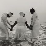 Organizada pelo Instituto Smithsonian, a exposição reúne um acervo, com cem objetos, 250 imagens e 10 filmes