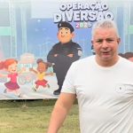 O coronel Marcelo Menezes confere os preparativos para a festa "Operação Diversão", realizada neste domingo (19), com direito a show do Belo pago pela Funarj