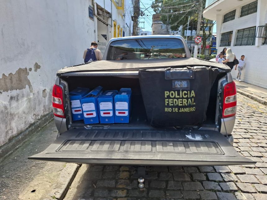Celulares e documentos de investigados foram apreendidos em Angra dos Reis e Copacabana - Foto: Divulgação/Polícia Federal