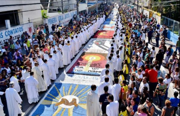 Tapete de sal em celebração ao Corpus Christi em São Gonçalo: a partir de agora, com a sanção da lei, a data será feriado em todo o estado