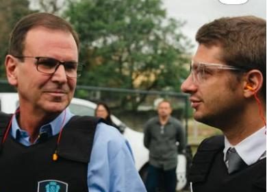 O delegado Brenno Carnevale e o prefeito Eduardo Paes: o governador Cláudio Castro manteve o artigo que veta delegados da Polícia Civil no comando de corporações de policiamento ostensivo, atingindo diretamente o diretor-geral da Divisão de Elite da Guarda Municipal