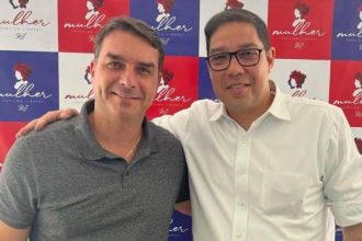 O senador Flávio Bolsonaro e o presidente estadual do PL, Altineu Côrtes, decidiram, juntos, que vão testar nomes das Forças Armadas e da Segurança Pública para o governo do estado