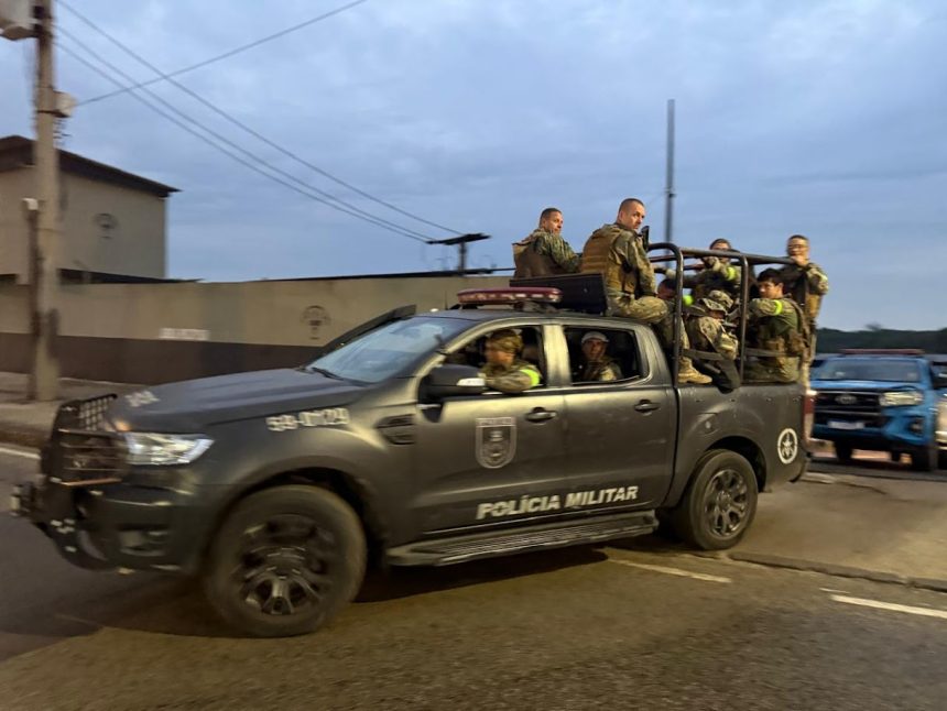 Com 64 mortos, operação nos complexos do Alemão e da Penha é a mais letal da história do Rio 61 Caveirão do Bope circula durante a megaoperação que deixou 60 mortos, a mais letal da história do Rio.