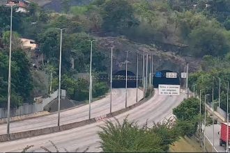 Linha Amarela foi interditada na altura da praça do pedágio por conta de obstrução de pistas
