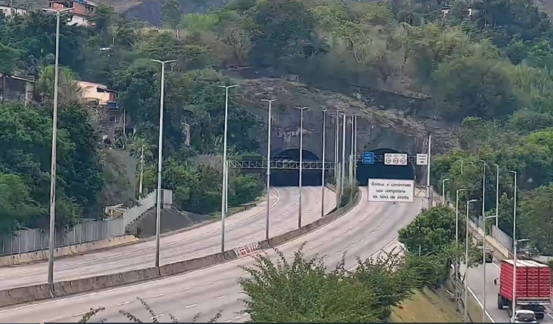 Linha Amarela foi interditada na altura da praça do pedágio por conta de obstrução de pistas após operação
