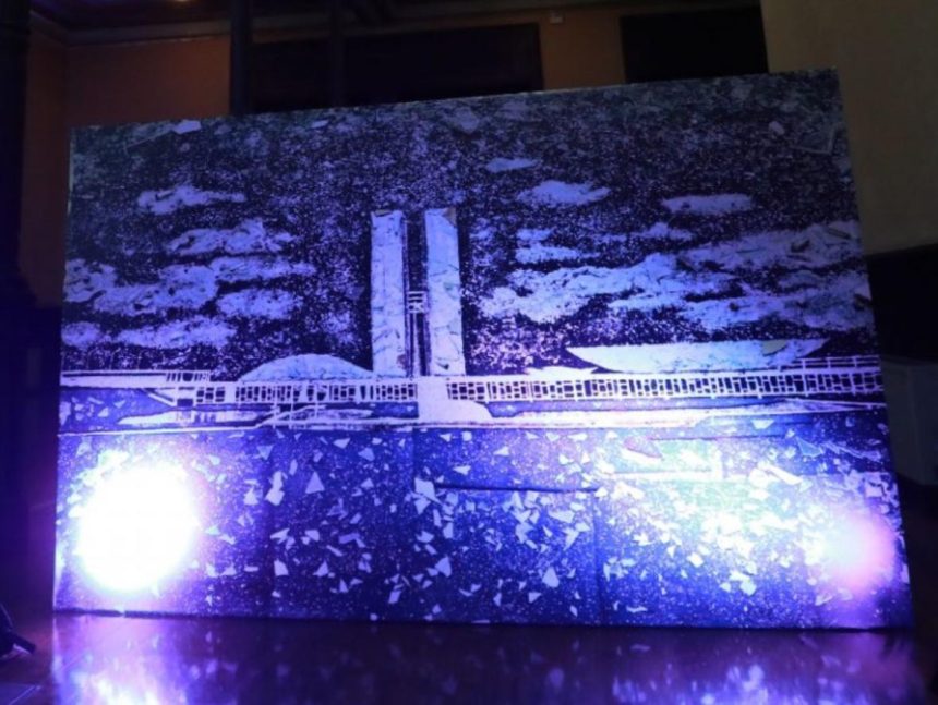 A primeira peça que vai compor a exposição do futuro Museu da Democracia é a reprodução fotográfica “8 de Janeiro”, do artista Vik Muniz - Marcos de Paula / Prefeitura do Rio