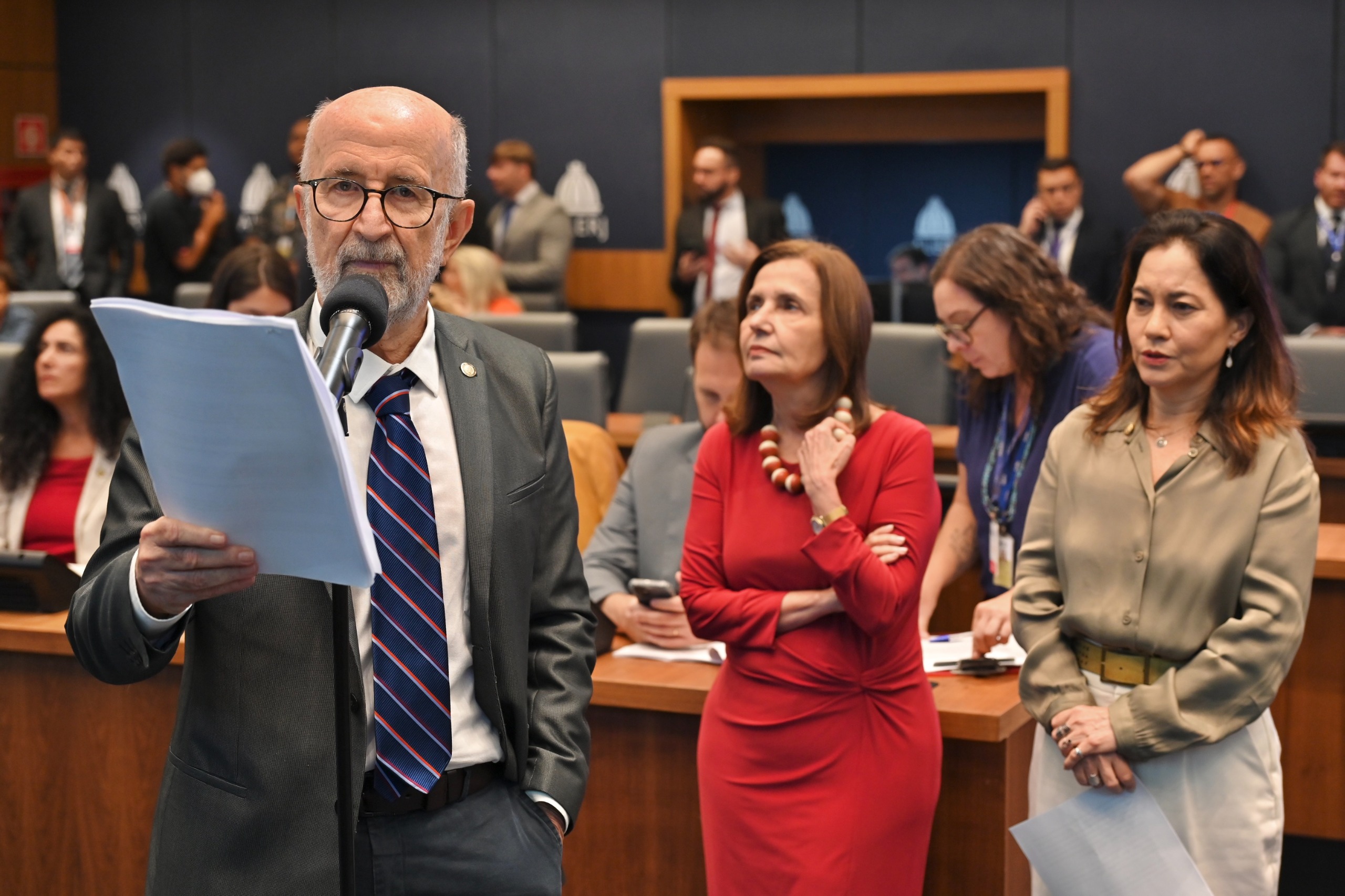 Órgão Especial do TJ confirma liminar e mantém suspensão da ‘Emenda Carnevale’ 51 Deputados Martha Rocha e Luiz Paulo celebraram decisão do TJ que suspende "Emenda Carnevale"