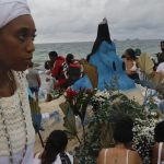 A celebração de Iemanjá no Arpoador: o dia 2 de fevereiro agora está no Calendário Oficial do Município, embora o prefeito Eduardo Paes tenha se enganado com o nome do vereador autor da proposta