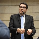 Rogério Amorim critica a votação da Câmara, que arquivou projeto que proibia cobrança de tarifa para transferência de jazigos