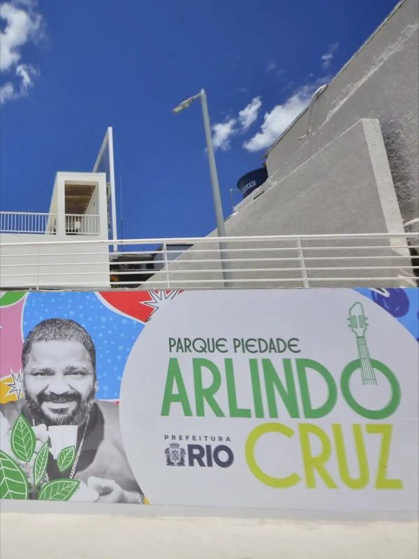 O Parque Piedade Arlindo Cruz foi construído no terreno onde funcionava a Universidade Gama Filho .