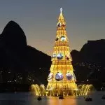Árvore de Natal da Lagoa Rodrigo de Freitas volta a ser montada após cinco anos sem o tradicional espetáculo de luzes.