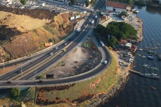 Durante a interdição da BR-101, na altura de Niterói, os motoristas devem redobrar a atenção