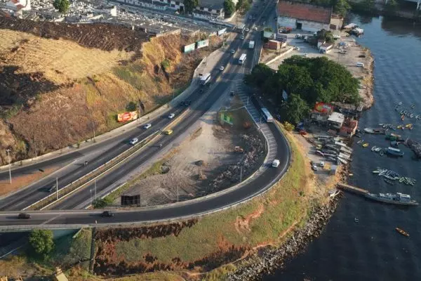 Durante a interdição da BR-101, na altura de Niterói, os motoristas devem redobrar a atenção