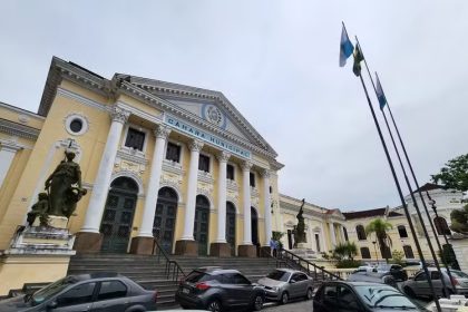 Eduardo Paiva (PL) teria agredido com um soco um funcionário da prefeitura. O caso está sendo investigado pela 76ª DP (Niterói).