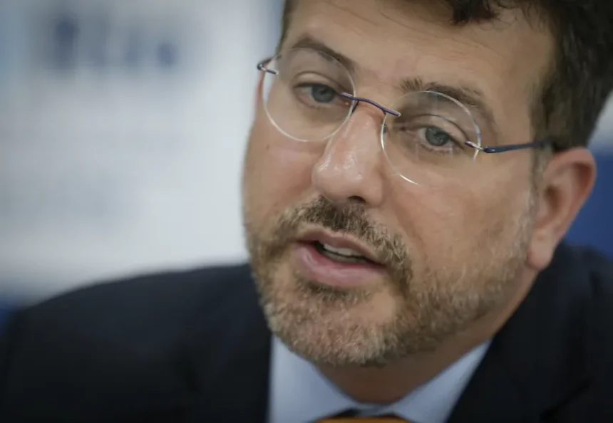 O secretário de Saúde, Daniel Soranz, ressalta que o monitoramento segue ativo coletando amostras suspeitas de contaminação por metanol e verificando estabelecimentos