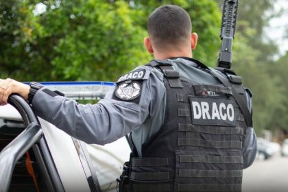 Polícia investiga ex-subsecretário da Seap no Rio por fazer dossiês falsos para atacar políticos 62 Agentes da Draco realizaram ação de busca e apreensão em imóvel de suspeito
