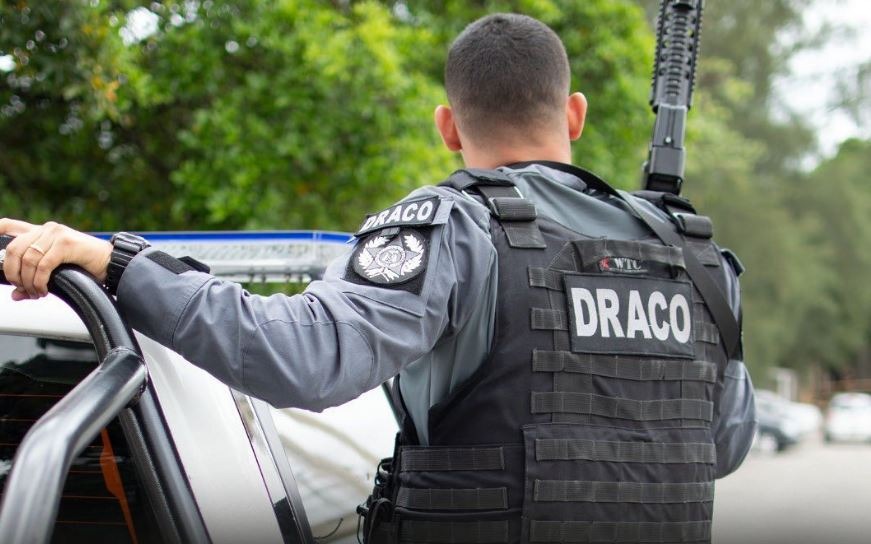 Agentes da Draco realizaram ação de busca e apreensão em imóvel de suspeito