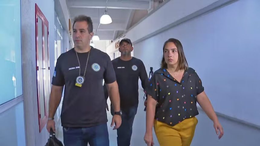 A enfermeira Sabrina Rabetin Serri trabalhava com o médico José Emílio de Brito, preso por ter realizado o procedimento estético na jovem de 28 anos.