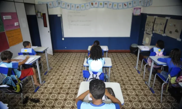 Escolas públicas do Rio enfrentam problemas com climatização, estrutura e equipamentos, aponta MP - Foto: Tânia Rêgo/Agência Brasil