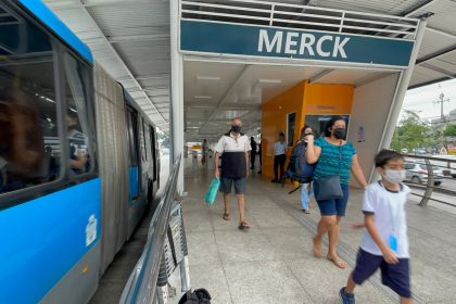Por conta de obra na rede de águas, sentido Madureira da estação Merck deve ficar fechado até o Natal