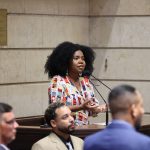 Thais Ferreira fala sobre o projeto que obriga a prefeitura a distribuir pulseiras em áreas públicas de lazer e grandes eventos