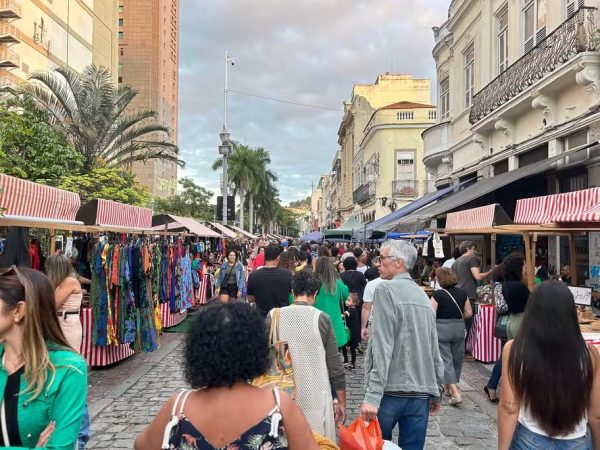 Feiras de rua viram moda nas redes e renovam uma tradição cultural carioca 62 Mesmo com desafios, comerciantes celebram contato direto com público em feiras de rua
