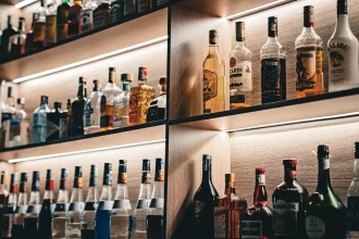 MP exige rigor na venda de bebidas alcoólicas em bares, restaurantes e hotéis do Rio