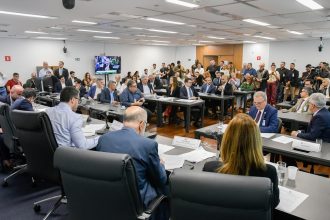 Amorim diz que redução dos incentivos fiscais devem evitar judicialização e proteger indústrias do interior