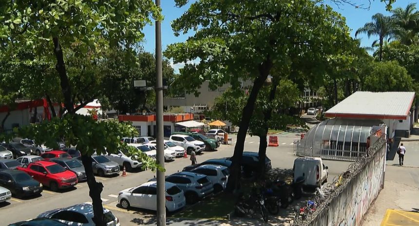 Após fiscalização, Ibama diz que solo da Refit está contaminado 61 Os técnicos confirmaram que parte do terreno da empresa e reservas de águas subterrâneas estão contaminadas por resíduos de petróleo.