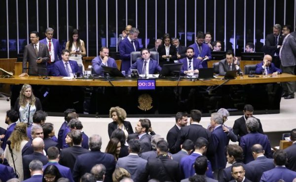 Câmara aprova isenção do IR para quem ganha até R$ 5 mil; entenda o projeto