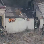 Incêndio destruiu casa, mas não deixou feridos - Foto: Reprodução/TV Globo