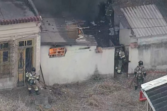 Incêndio destruiu casa, mas não deixou feridos - Foto: Reprodução/TV Globo