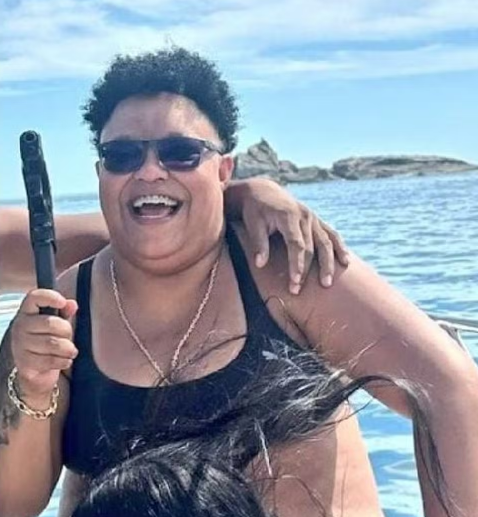 Festa em homenagem a milicianos mortos termina com sete presos em Guaratiba 62 Marta Silva de Oliveira, prima de "Zinho", foi encontrada morta em Cabo Frio - Foto: Reprodução/Redes Sociais