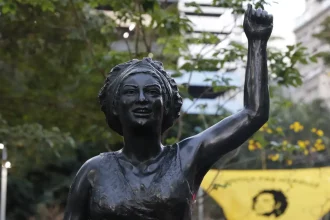 Buraco do Lume, no Centro, abriga a estátua de Marielle Franco e segue como ponto de encontro de movimentos sociais e manifestações.