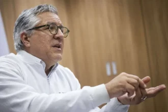 Ministro da Saúde, Alexandre Padilha, afirma que estão investindo na formação e orientação dos profissionais de saúde