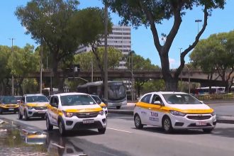 Donos de autoescolas e motoristas estão preocupados com as mudanças propostas no processo de habilitação de motoristas.