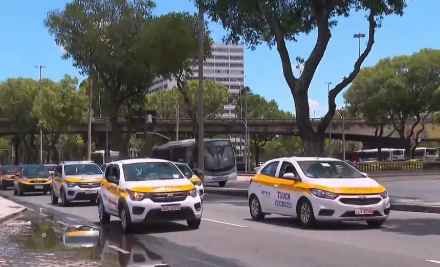 Donos de autoescolas e motoristas estão preocupados com as mudanças propostas no processo de habilitação de motoristas.