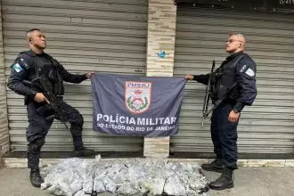 PMs apreenderam armas e rádios comunicadores durante operação no Quitungo, na Zona Norte do Rio